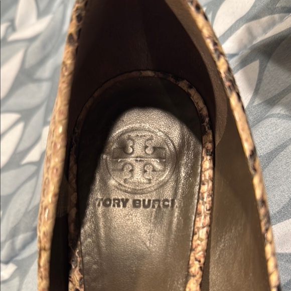 Tory Burch Brown Heels with Gold Emblem - Picture 6 of 6